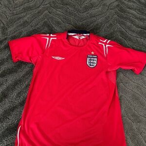 Men’s Umbro England soccer jersey